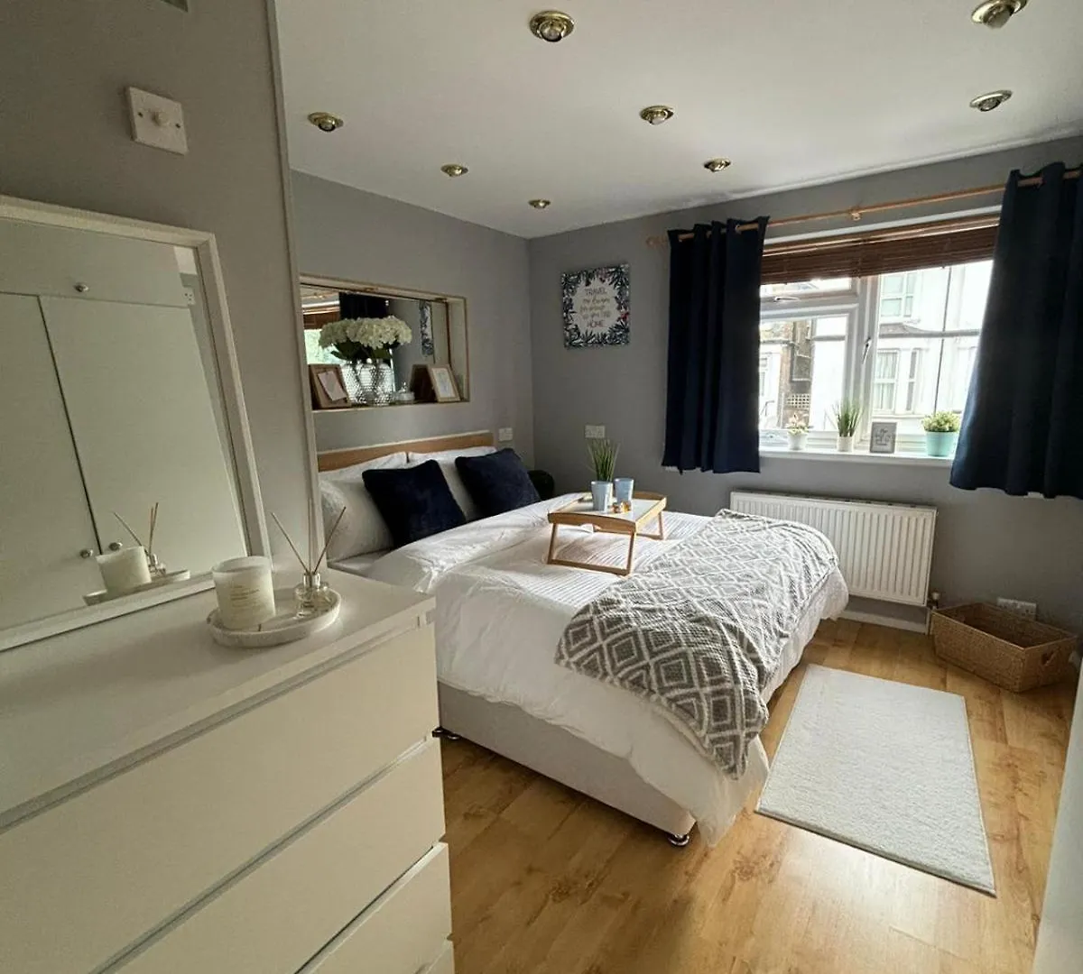 Amazing En-Suite Apartment In Finchley Central Londra