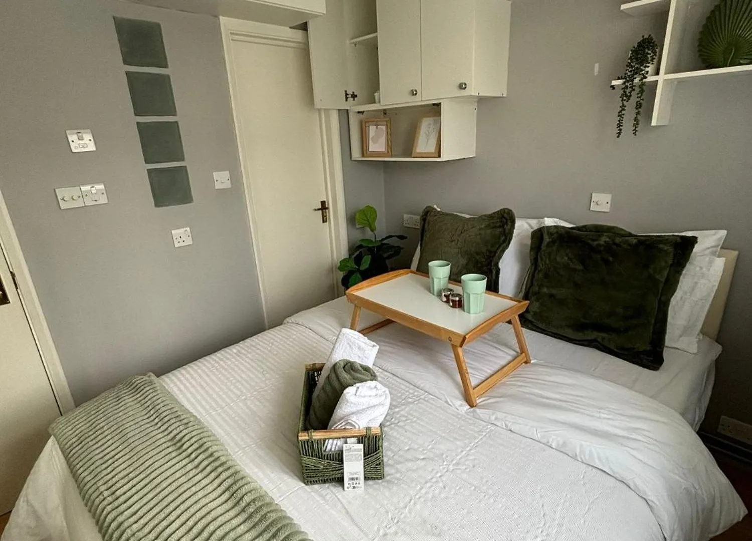 Amazing En-Suite Apartment In Finchley Central Londra