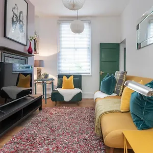 Chic 1-bed Garden Flat, London, Convenient For Tower Bridge, Great Public Transport London