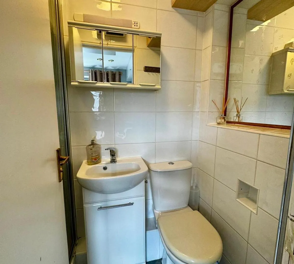 Amazing En-Suite Apartment In Finchley Central London