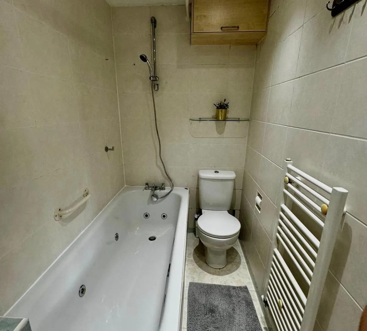 Amazing En-Suite Apartment In Finchley Central London